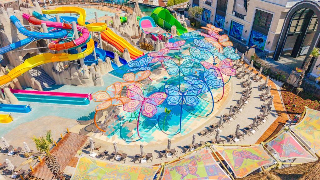 فضای داخلی The Land Of Legends Nickelodeon Hotel Antalya در آنتالیا - تصویر ۳