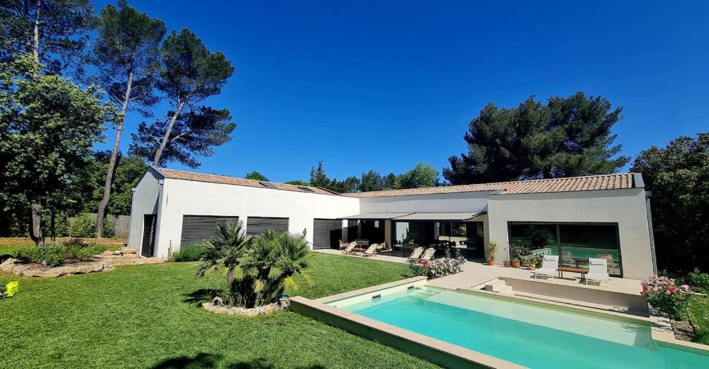 Beautiful Family Home in Aix-en-Provence with Swimming Pool