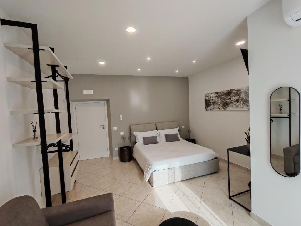 a bedroom with a white bed and a mirror at Silia's Place rooms & breakfast in Ripi