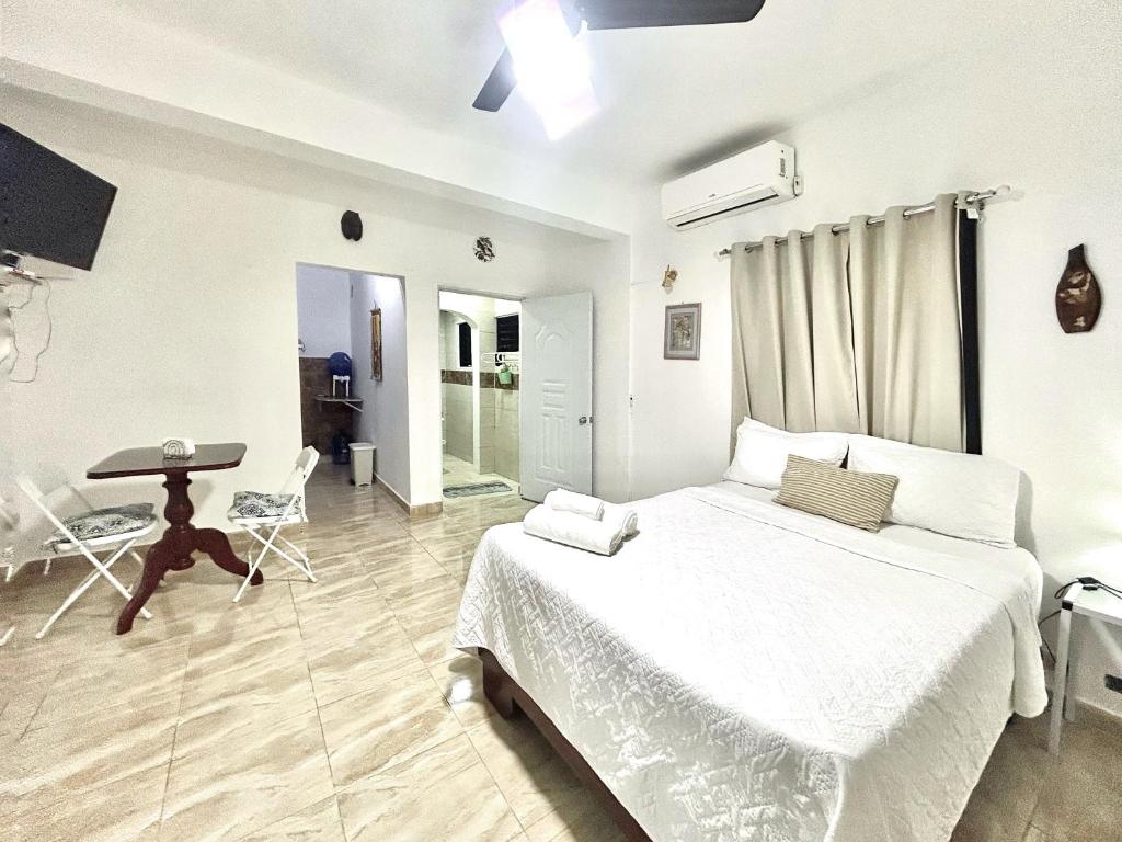 a bedroom with a bed and a table and a desk at Mi Refugio 1 in Río San Juan