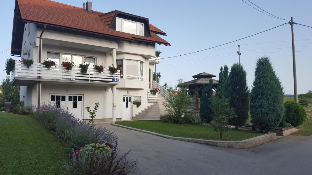 Budova, v ktorej sa apartmán nachádza