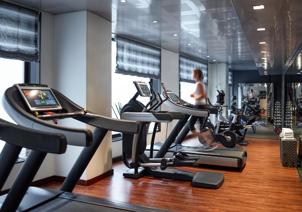 Fitness centrum a/nebo fitness zařízení v ubytování Sofitel Munich Bayerpost