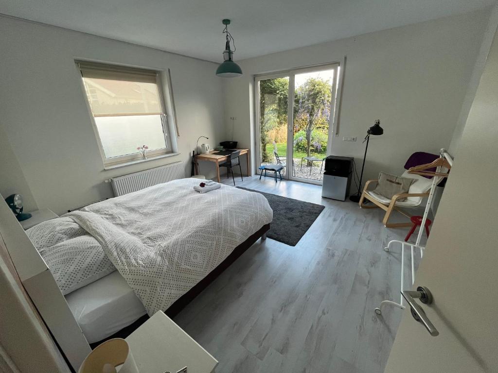a bedroom with a bed and a window at De Groene Oase in Harkstede