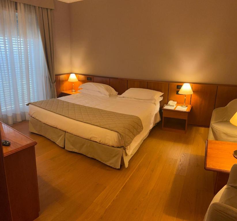 Air Palace Hotel - Habitación King Con Balcón