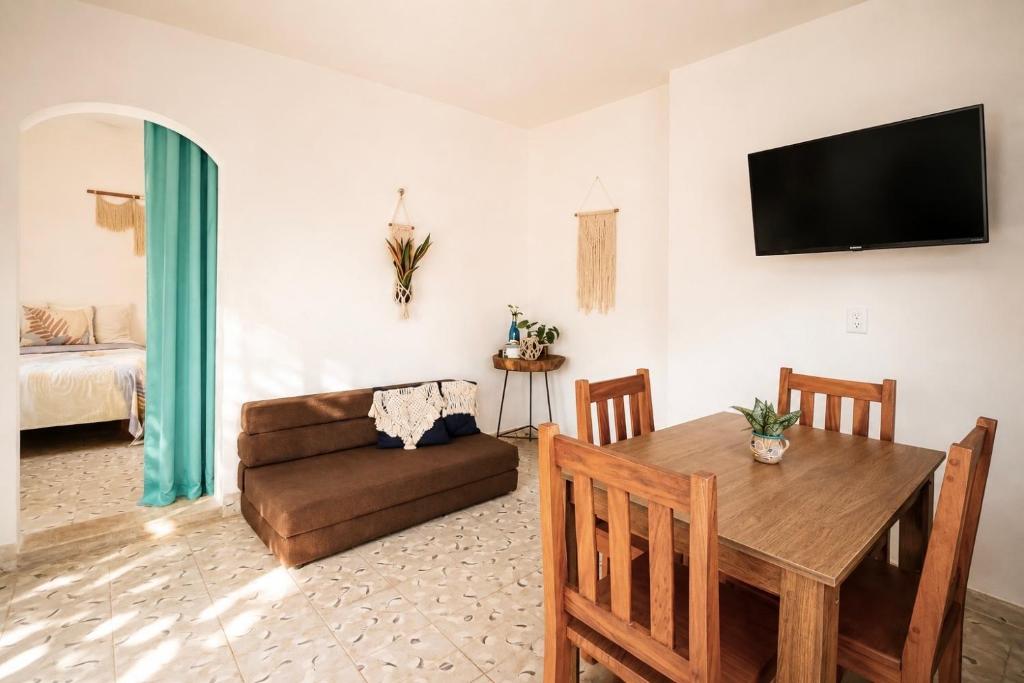 a living room with a table and a couch at Cocoa by Casa Momo Apartamento Acogedor y Céntrico in Bacalar