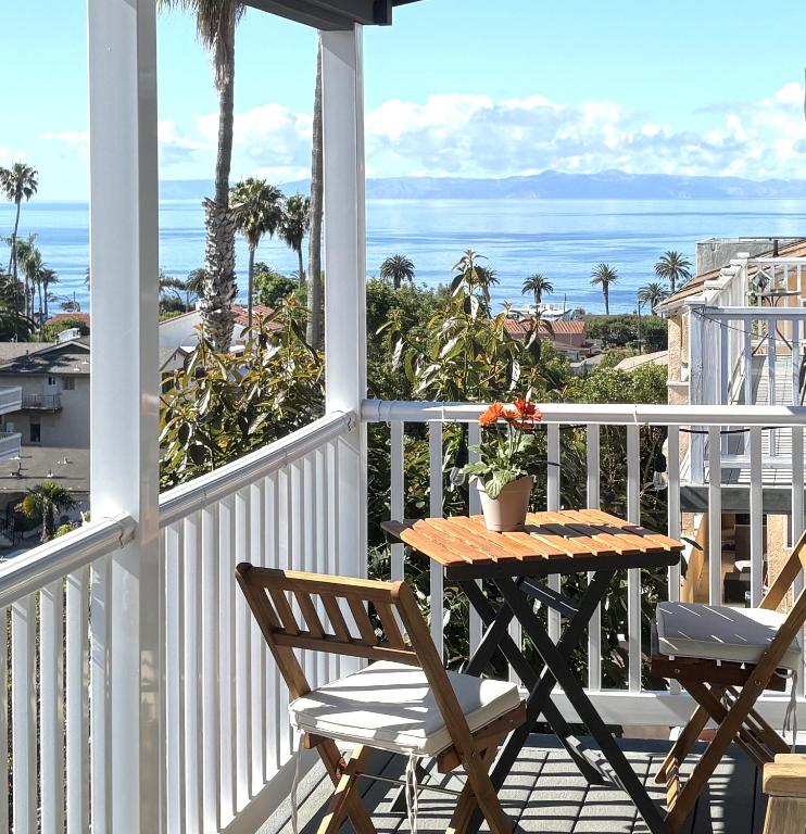 a table and chairs on a balcony with a view of the ocean at Casa Pacifica in San Pedro
