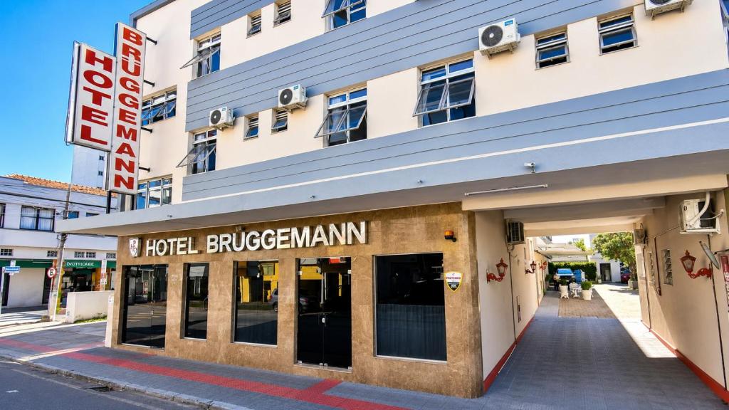 a building with a sign that reads hotel flugermann at Hotel Bruggemann in Florianópolis
