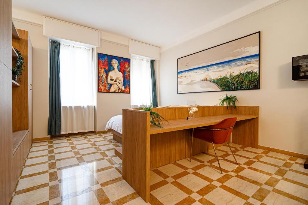 a room with a desk and a bed at DibraLuxurySuites Duomo in Milan