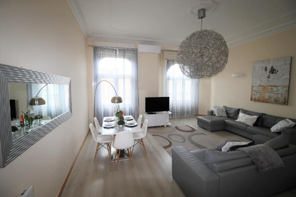 a living room with a couch and a table at BudapestEasyFlat Basilica Lux in Budapest