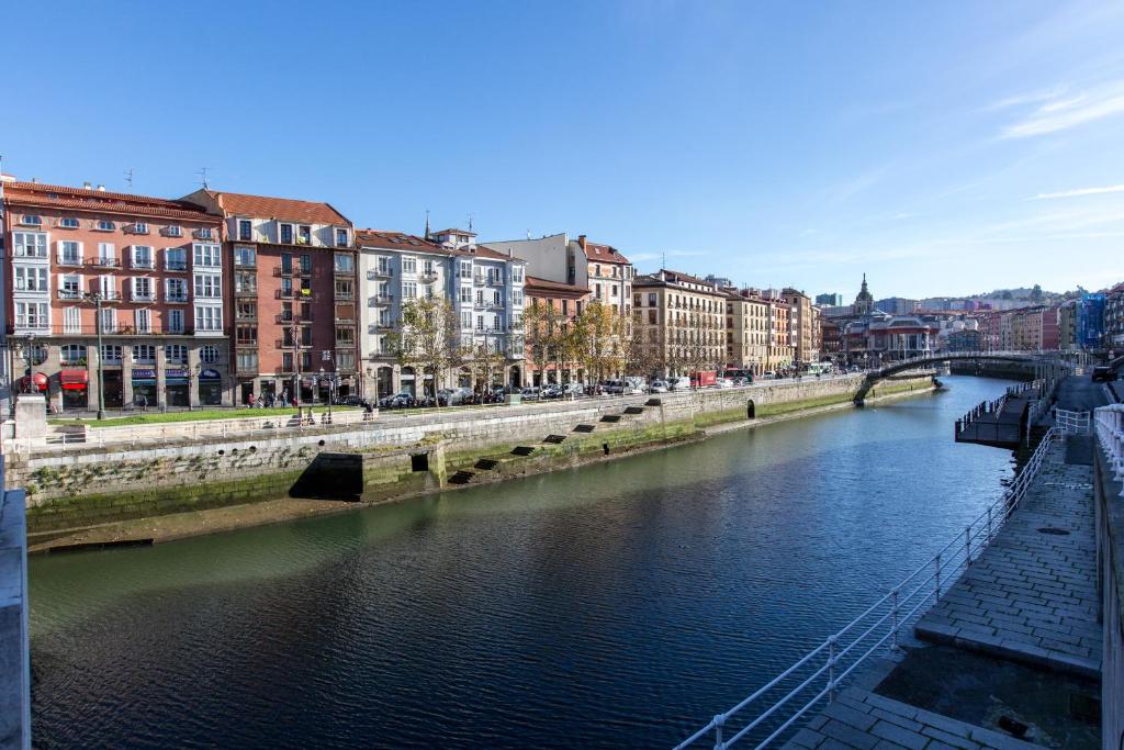 Výhled na řeku, která protéká v blízkosti apartmánu