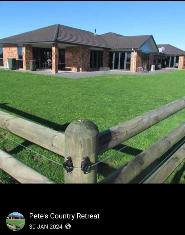 a wooden fence in front of a house at Peter Country Retreat in Midhirst