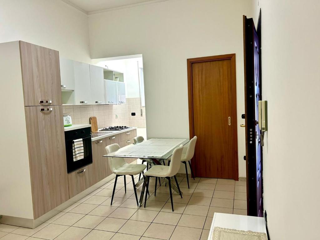 a small kitchen with a table and chairs in it at diamond room in Palmi