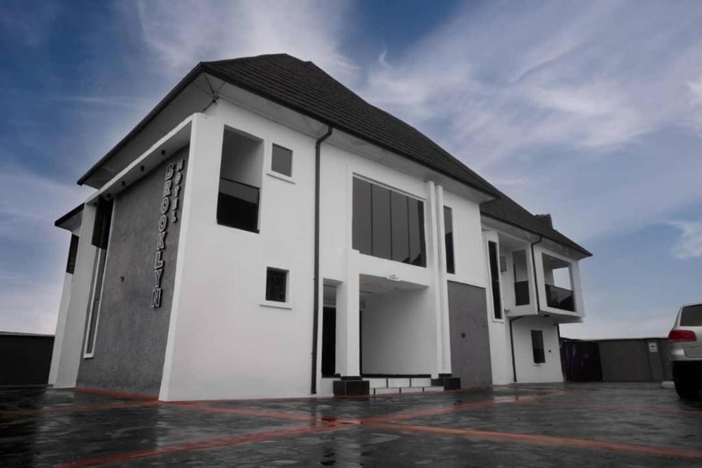 a white house with a black roof at BROOKLYN HoTEL in Benin City