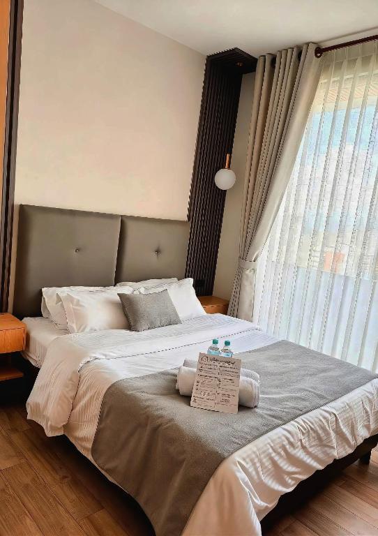 a bedroom with a large bed with a sign on it at Golden in Cochabamba