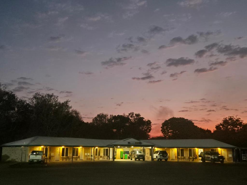 a building with cars parked in a parking lot at night at Farview Tavern in Farleigh