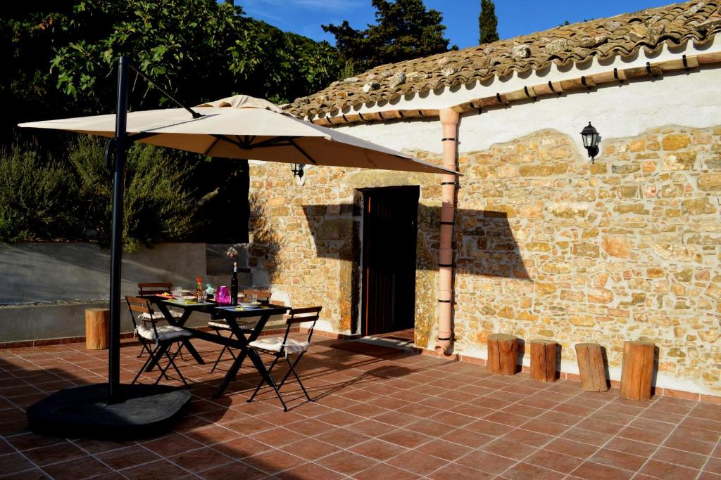 Patio alebo iná vonkajšia časť ubytovania Casa nel Vigneto Erice