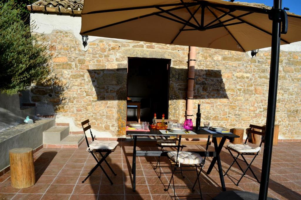 Patio alebo iná vonkajšia časť ubytovania Casa nel Vigneto Erice