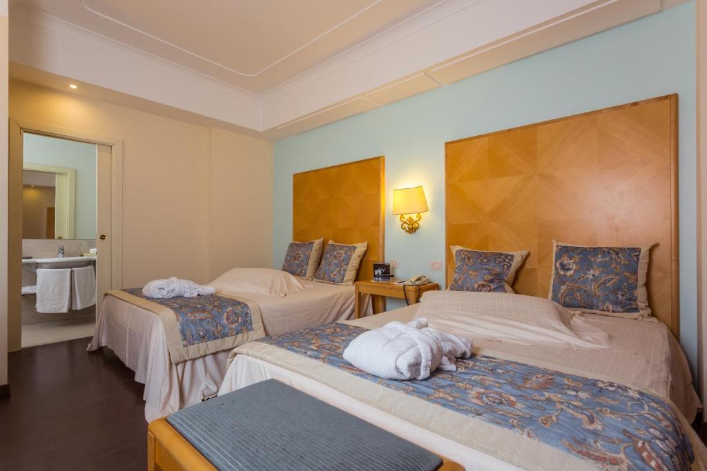 Postel nebo postele na pokoji v ubytování Hotel Luna Riccione e Aqua Spa Only Adults +12