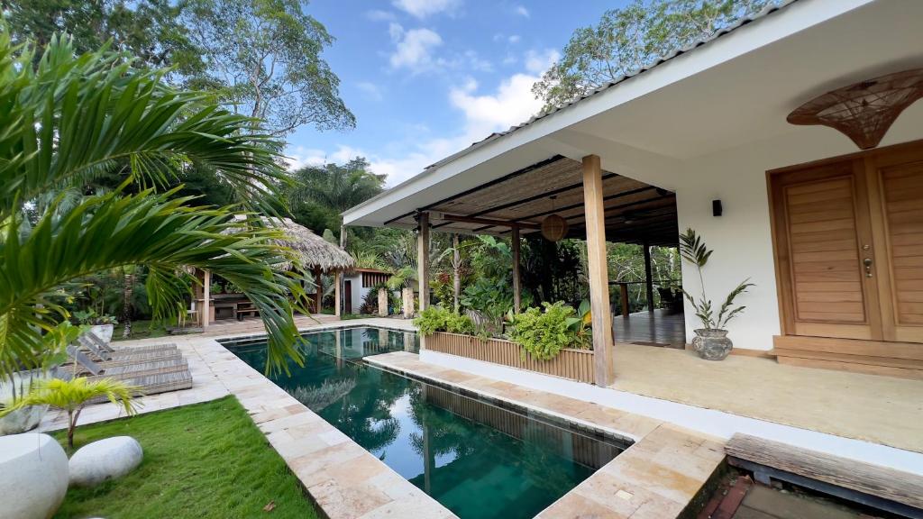 an image of a villa with a swimming pool at Casa Siwa in Cahuita