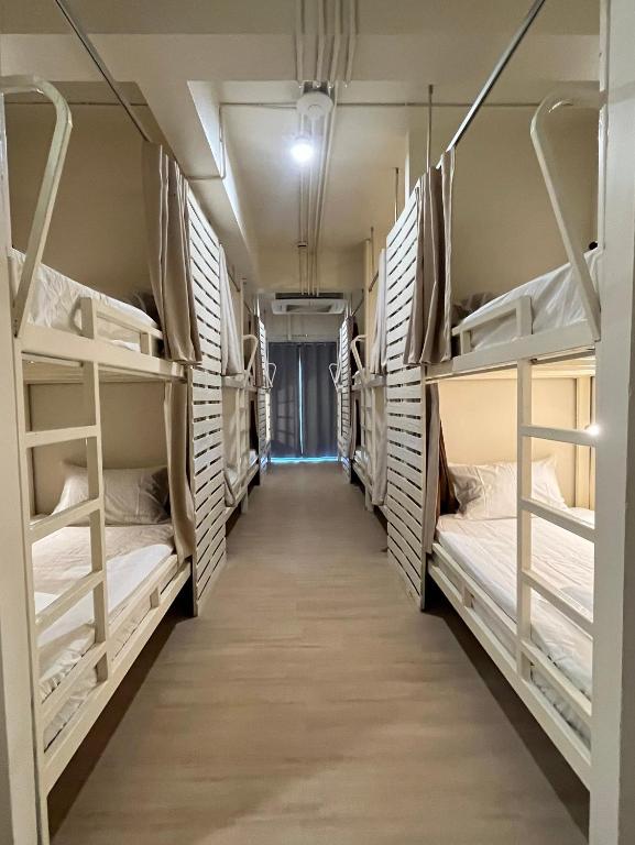 Wonderful Life - Single Bed In Female Dormitory Room