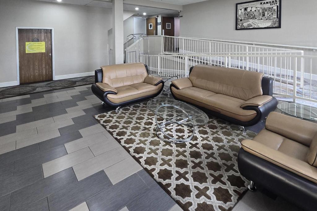 Super 8 by Wyndham Kansas City photo