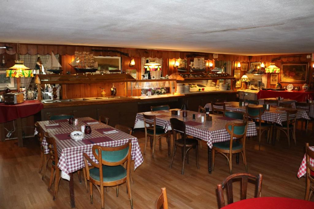 Lounge nebo bar v ubytování Colonial Inn