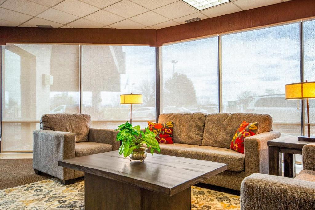 Quality Inn and Conference Center I-80 Grand Island photo