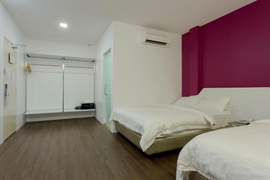 Aloha Hotel SDN BHD - Triple Room
