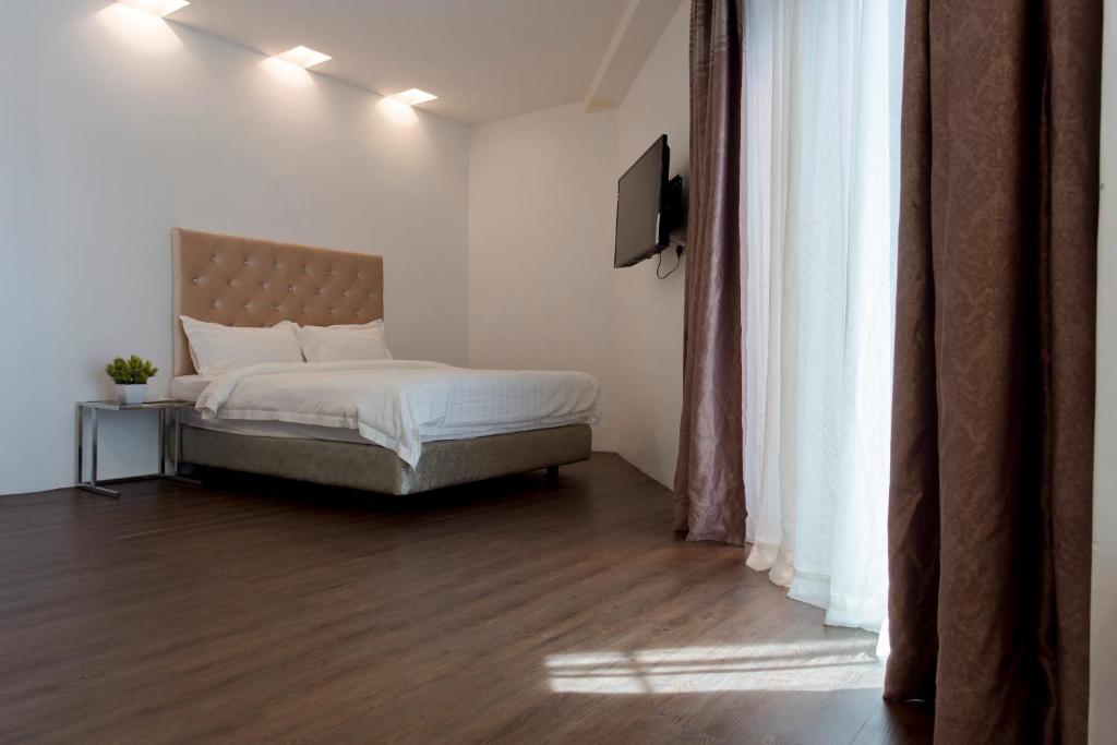 Aloha Hotel SDN BHD - Family Room With Balcony