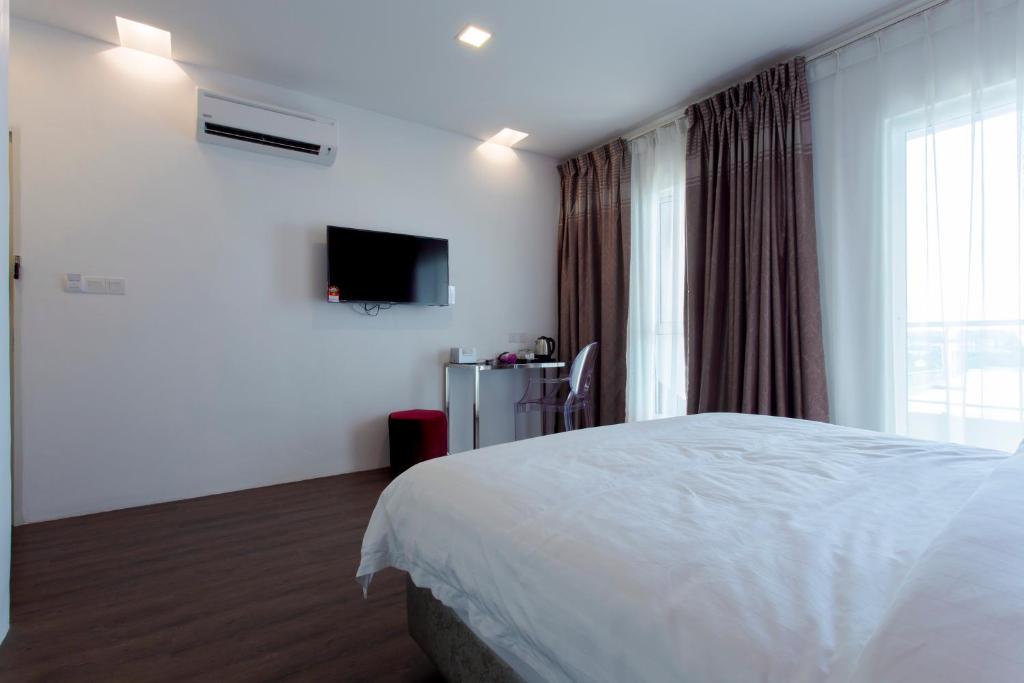 Aloha Hotel SDN BHD - Double Room With Balcony