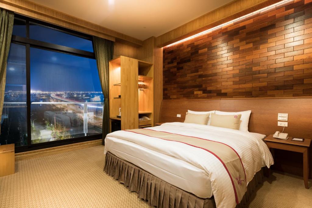 Postel nebo postele na pokoji v ubytování Shandori Hotel