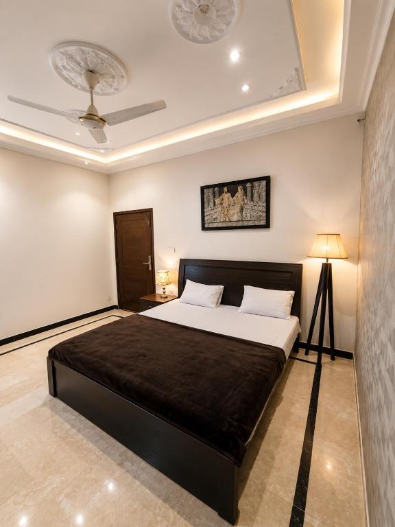 a bedroom with a bed and a ceiling at 430 Elite Reside in Islamabad