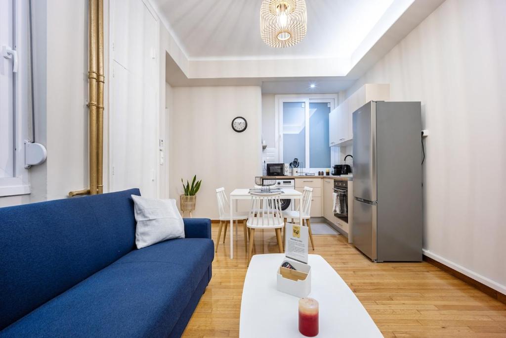 Nici - Quiet & Spacious 2BR Athens Apartment
