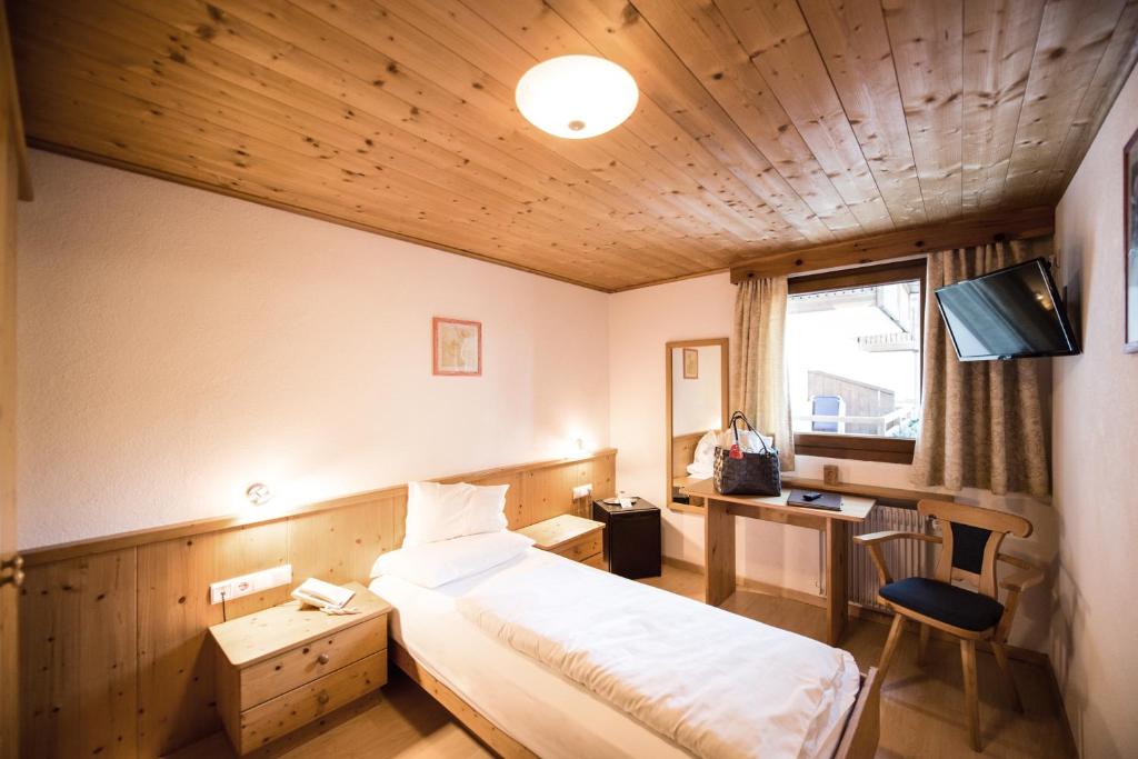 TV a/nebo společenská místnost v ubytování Hotel Pinei
