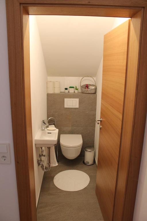 A bathroom at FeWo Sonnenschein