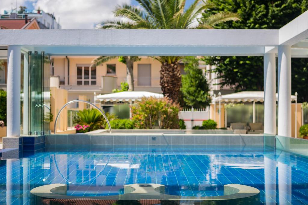 Bazén v ubytování Hotel Luna Riccione e Aqua Spa Only Adults +12 nebo v jeho okolí