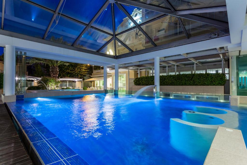 Bazén v ubytování Hotel Luna Riccione e Aqua Spa Only Adults +12 nebo v jeho okolí
