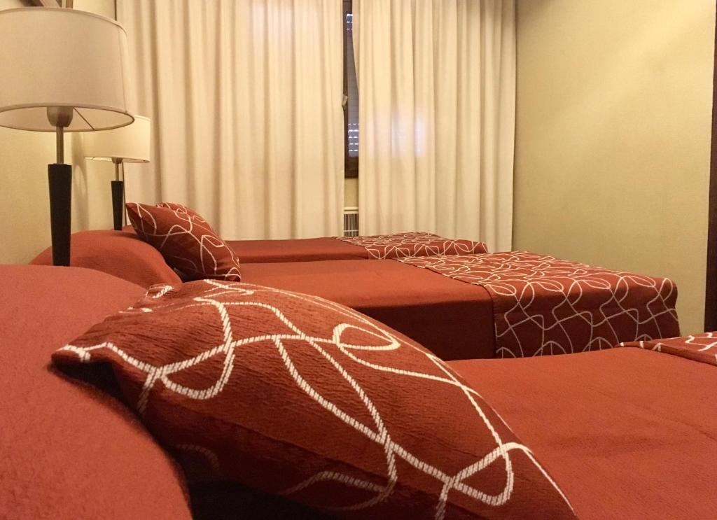 Postel nebo postele na pokoji v ubytování Hotel Premier