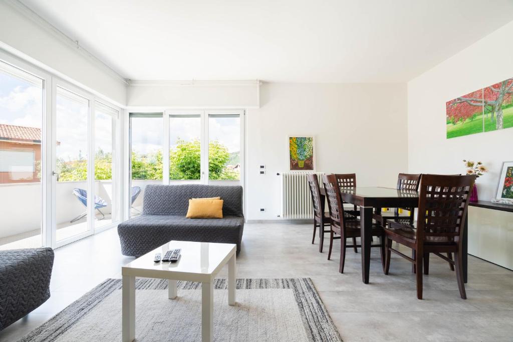 a living room with a couch and a table at Villa Livia in Toscolano Maderno