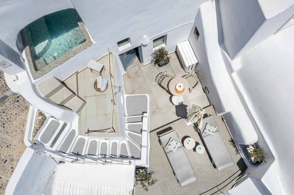 an overhead view of a swimming pool and a house at Just Blue in Oia