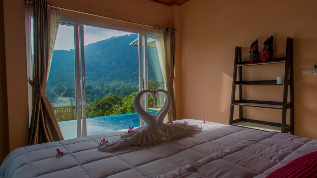 Ein allgemeiner Bergblick oder ein Berglick von der Villa aus