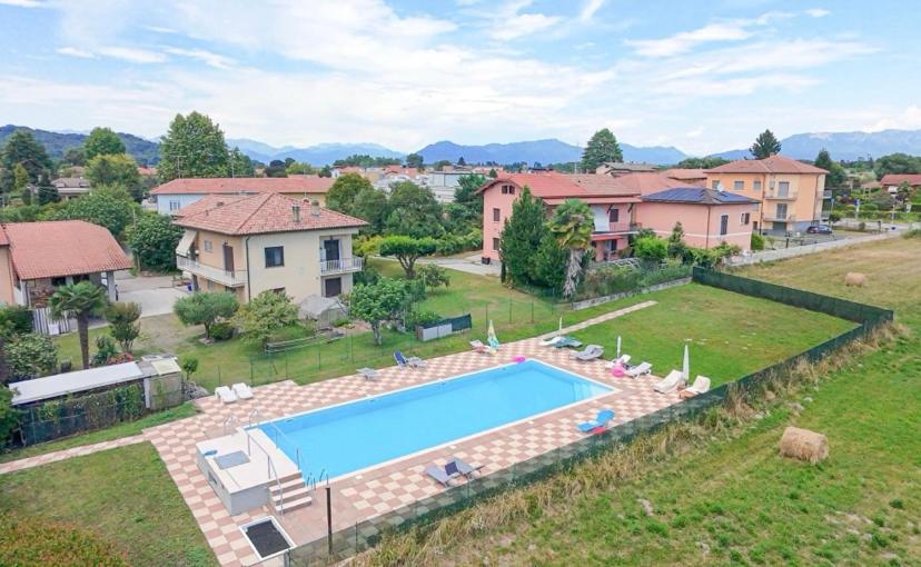 an aerial view of a house with a swimming pool at Lilac Cozy Retreat in Angera