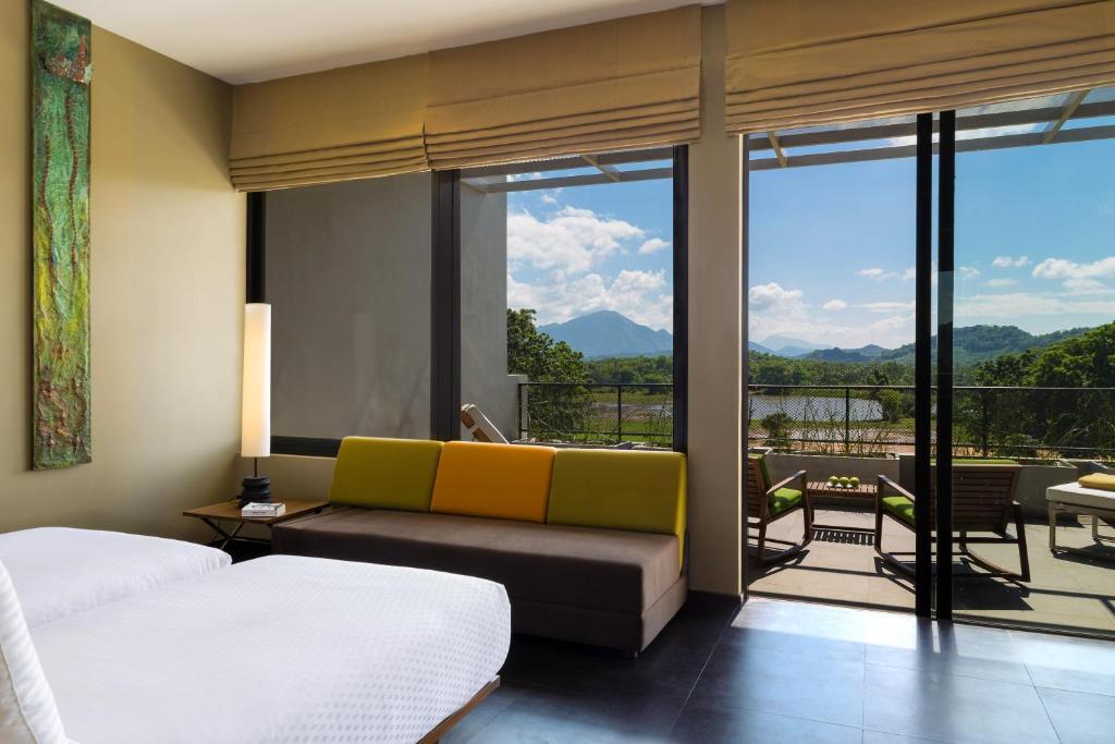 Nespecifikovaný výhled na hory nebo výhled na hory při pohledu z hotelu