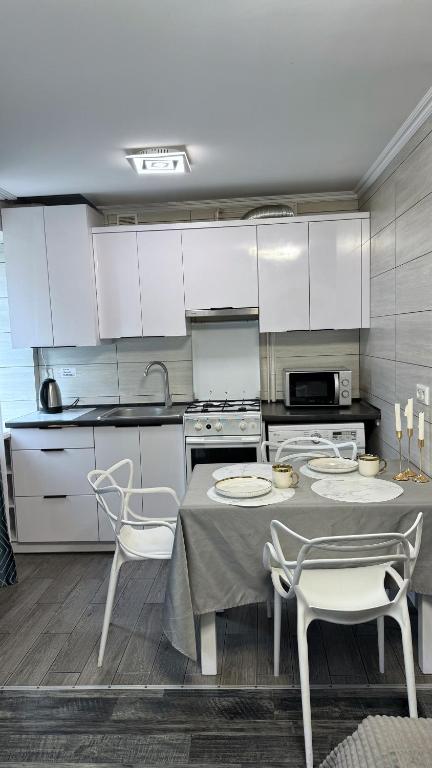 Lake & Park 3-Room Apartment фото 6