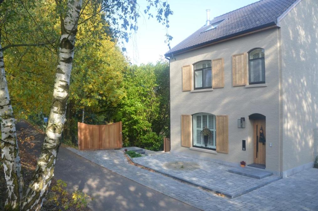 an aerial view of a white house at Casa Sandra Elisa - Studio aan water in Maasmechelen