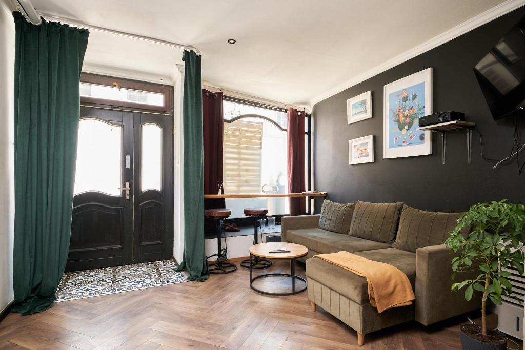 a living room with a couch and a table at Apartament Gold 4 in Złotoryja