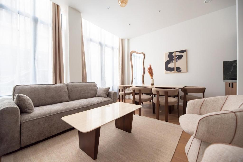 Modern Apartment in Paris with AC