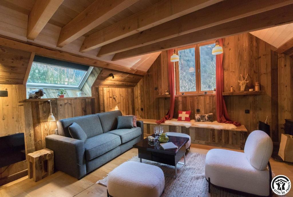 a living room with a couch and a tv at la Petite Grange Escouaraou in Melles