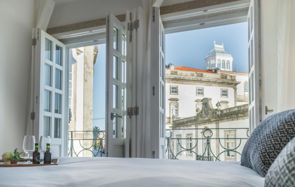 a bedroom with a view of a building at Ribeiredge Guest House in Porto