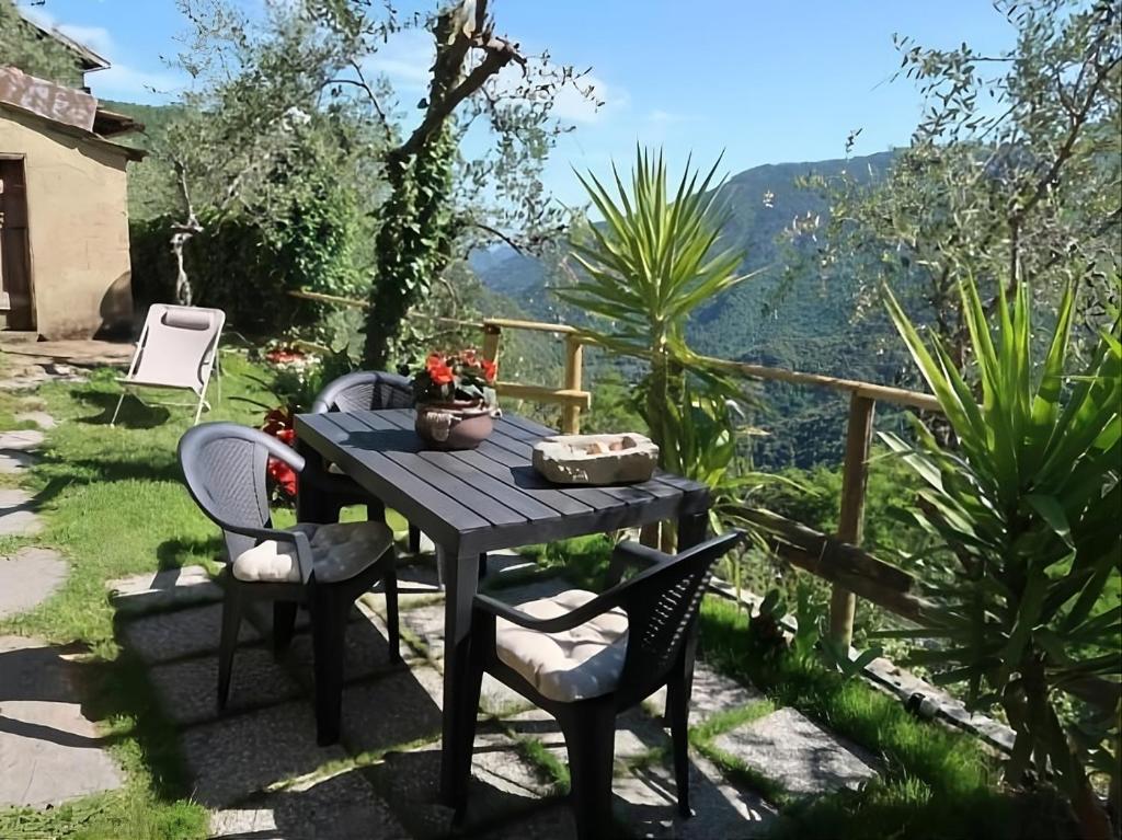 a table and chairs on a patio with a view at Casa di Isodoru in Glori